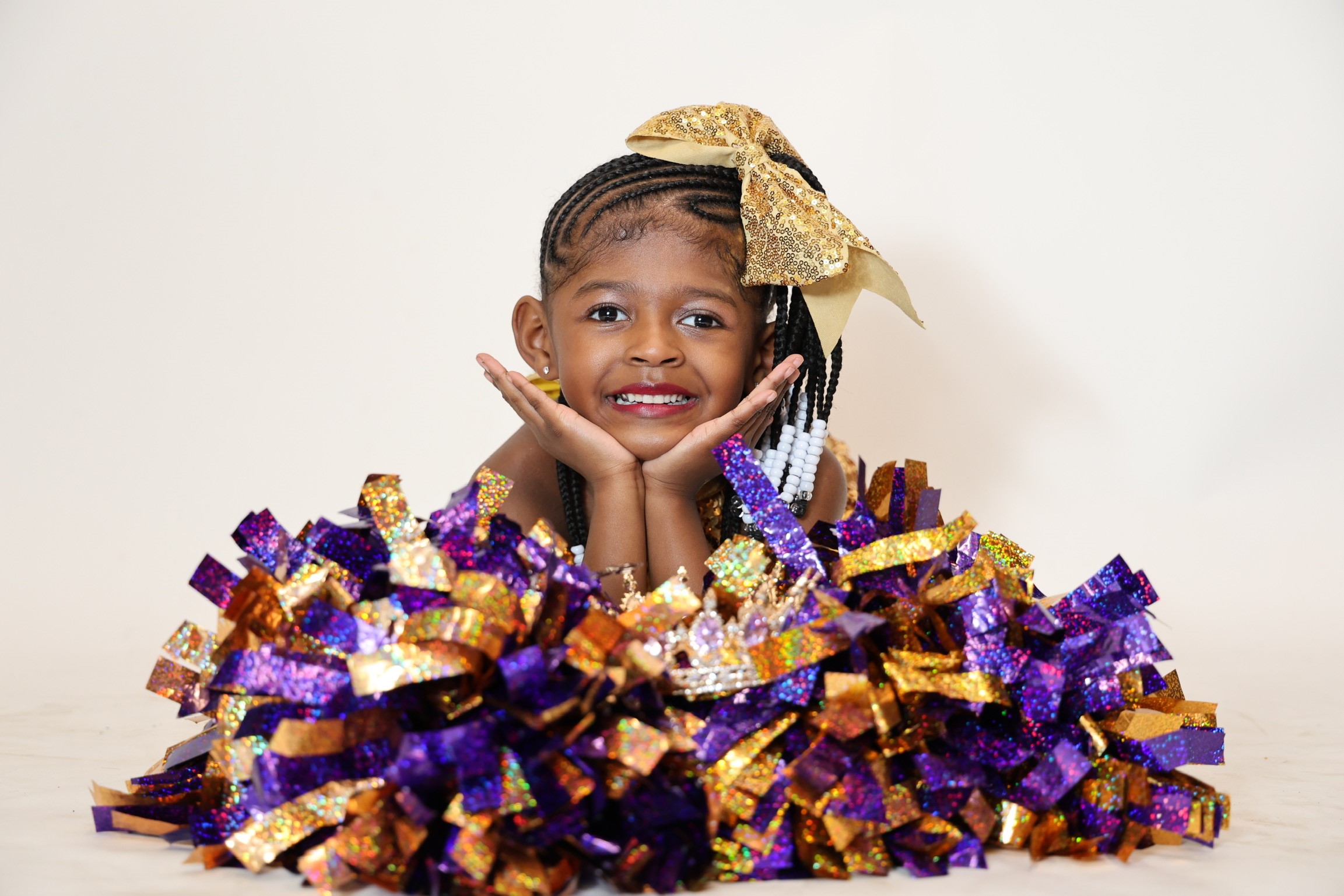 Royal Family 309 dancer performing split with pom poms